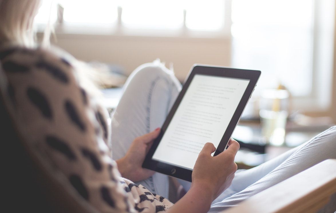 Is it better for eyes to read on Kindle or iPad?